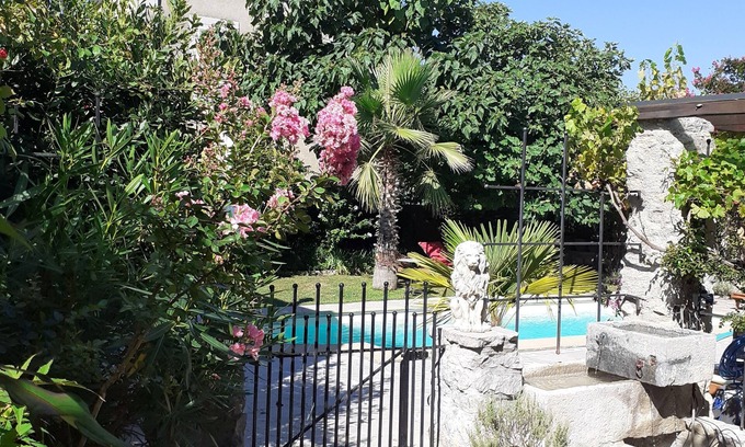 Saint-Alban-sous-Sampzon Apartamento | La Vialle: Studio in the Ardèche France with pool, near Pont d'Arc