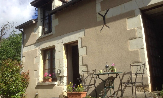 Saint-Remy-sur-Creuse Cabaña | La Vieille Ferme, una casa rural de campo junto al río Creuse