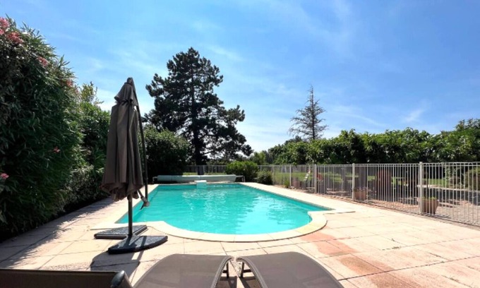 Entraigues-sur-la-Sorgue Villa | LA Villa "eden Bleu"