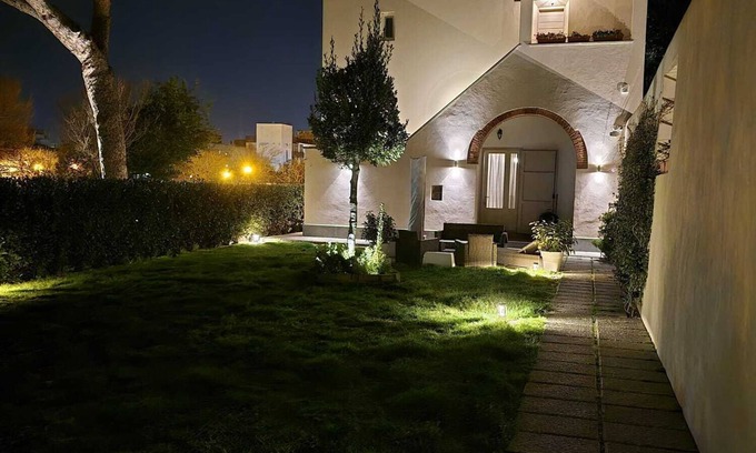 Livorno Casa | La Villa Apartments Tinaia- 8 beds- Private parking included with room
