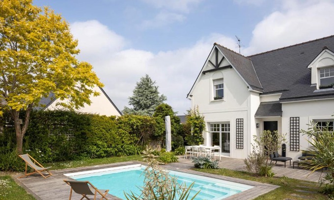 Dinard Casa | La Villa des Rochettes - Charmante maison avec piscine et jardin