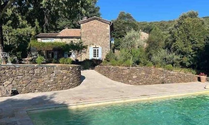 Corbes Casa | La villa du méneriel