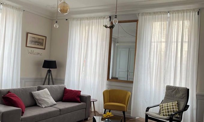 Aubusson Apartamento | LA VILLA LOUANA 1 apartment 160 square meters, sobriety and elegance, 6 Adults