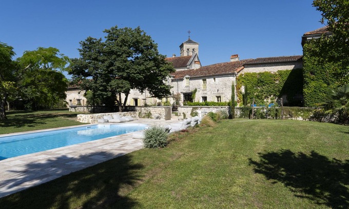 Gout-Rossignol Casa | La Villa Rossignol promet une escapade tranquille au milieu de la nature