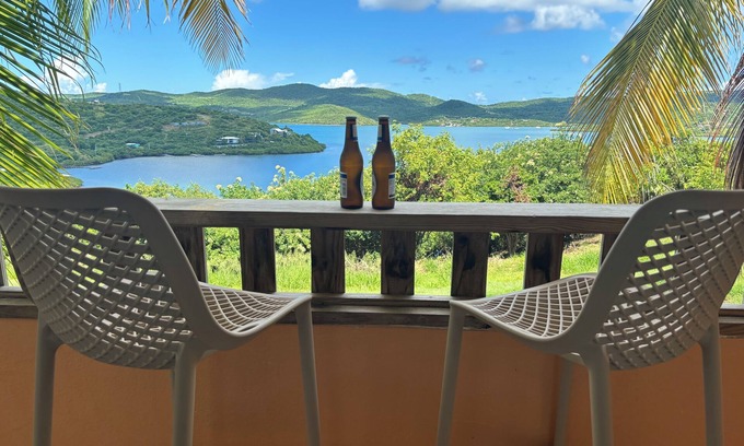 Playa Sardinas II Apartamento | La Vista apartment in gorgeous Culebra, 4 guests, AC, parking