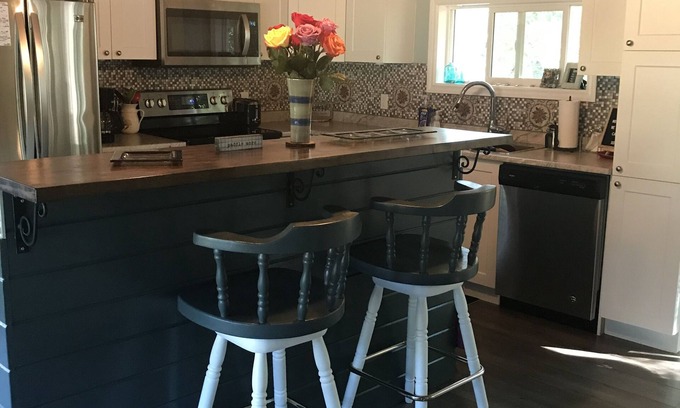 Central Alberta Cabina | Lac Ste. Anne - Cozy All season cabin 100 meters from the lake!