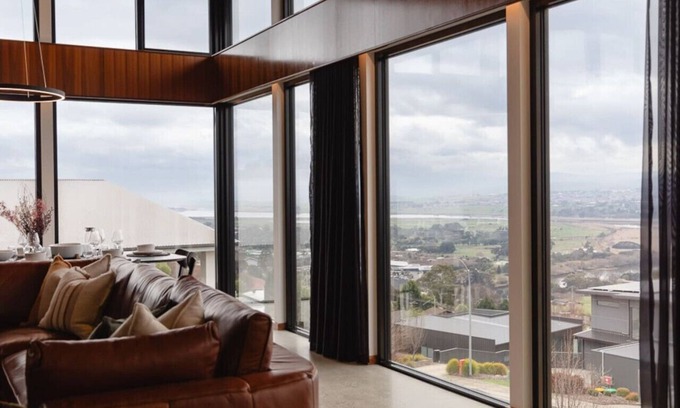 Trevallyn Casa | Lachlan Retreat, luxury entertainer Launceston