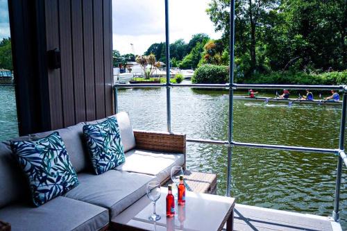 Maidstone Alquiler De Eote | Lady Lily Unique River Boat with castle views