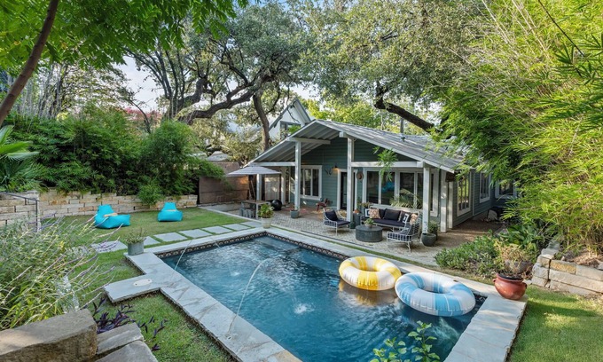Travis Heights Casa | Ladybird Villa & Casita + Saltwater Pool