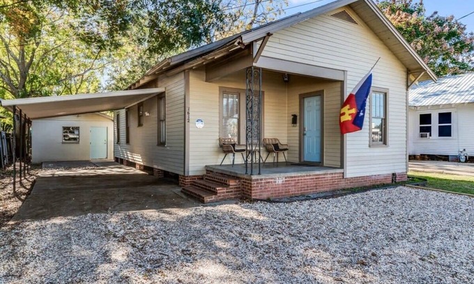 Freetown - Port Rico Casa | Lafayette Getaway-A cozy private bedroom close to downtown, with shared spaces