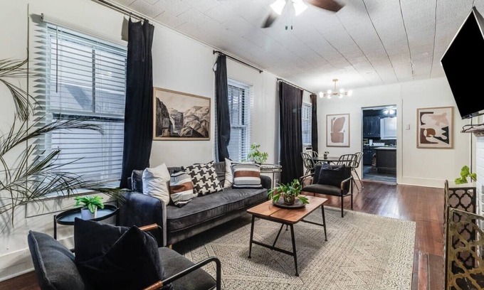 Freetown - Port Rico Casa | Lafayette Hideaway Private Room with Kitchen & Parking