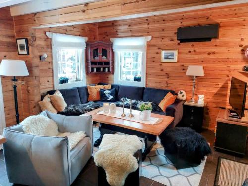 Kviteseid Chalet De Esquí | Laftet hytte i strandkanten med bade og fiske muligheter