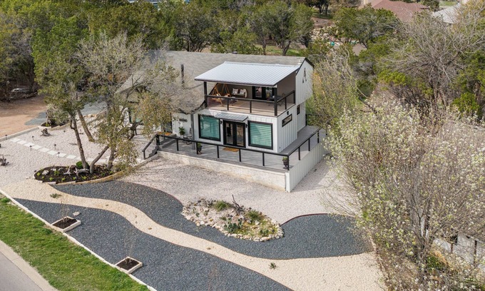 Waterford On Lake Travis Casa | Lago Vista Home w/ Putting Green, Pool & Jacuzzi