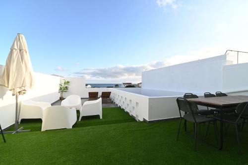 Lagoa Apartamento | Lagoa Sea View by Vacationy
