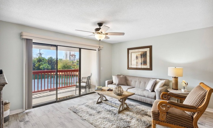 Upper Grand Lagoon Condominio | Lagoon Afternoons! 3 BR / 2 1/2 BA