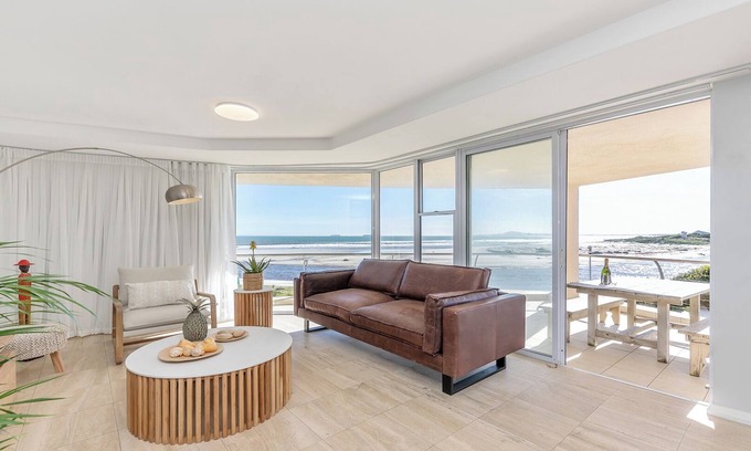 Lagoon Beach Apartamento | Lagoon Beach APT 127 by HMH