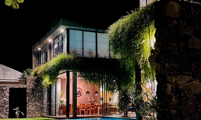 Negombo Villa | Lagoon Front Luxury Villa with Large Pool