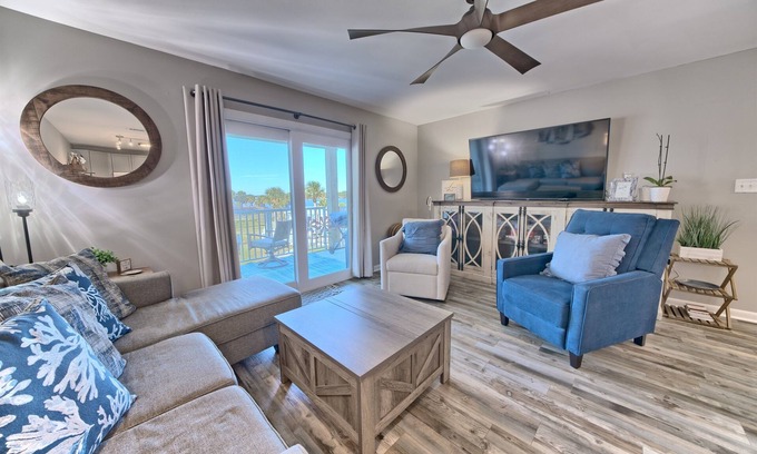 Lower Grand Lagoon Condominio | Lagoon Reflections~On the Lagoon~stunning views~sleeps 4