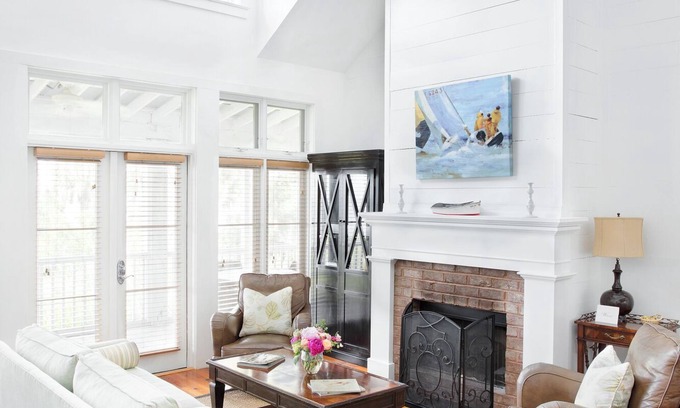 Charleston Cabaña | Lagoon View w/shared pool Cottage - Min from Downtown!