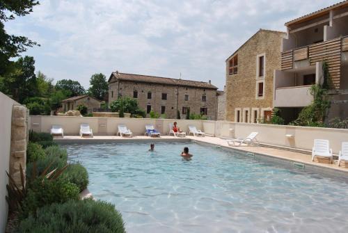 Barjac Complejo | Lagrange Grand Bleu Vacances – Résidence La Closerie