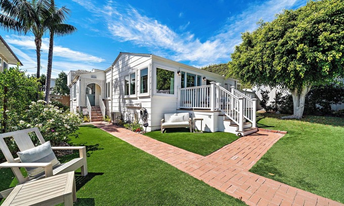 Laguna Beach Casa | Laguna Beach House - steps from the sand!