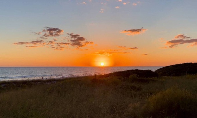 Laguna Beach Casa | Laguna Beach Bungalow|Sleeps4|Patio|Steps to the sand!