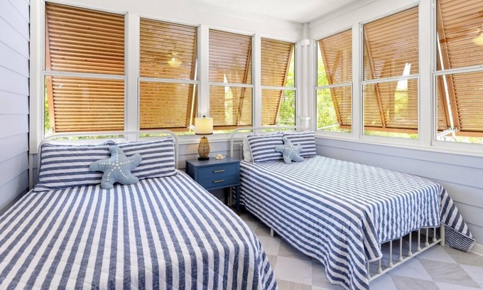 Summer Breeze Casa | Laguna Cove Pcb Beach Home 1 Block to the Beach, 1 Block to Mcguires! 5 Bedroom