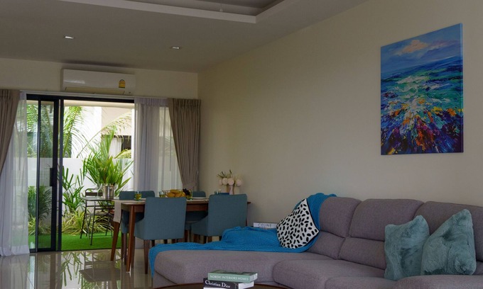 Laguna Casa | Laguna Park Townhouse in the Heart of Laguna