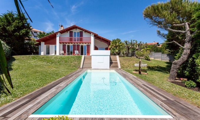 Bidart Casa | LAGUNAK - Superb 5 Bedroom Basque House with Heated Pool, 250m from the Beach - BARNES