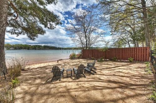 Mount Mourne Casa | Laid Back Lake Life by AvantStay Waterfront View