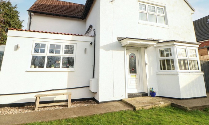 Seaham Casa | LAIRA, family friendly, with a garden in Seaham
