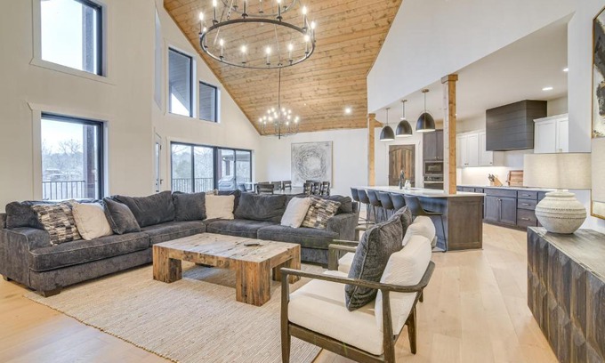Indian Point Casa | Lake Access and Boat Dock Branson House with Decks!