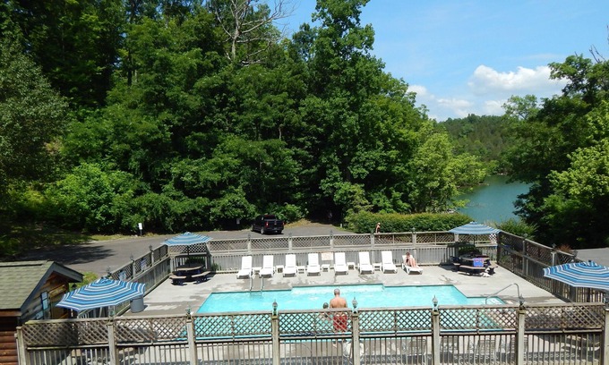 Sevierville Cabina | Lake Access "Discounted"