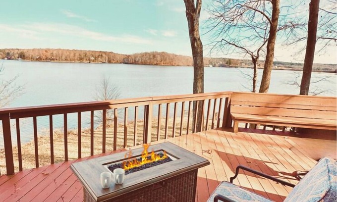 Morgan II Cabina | Lake Anna Retreat en el lado público con más de 300 'de Waterfr