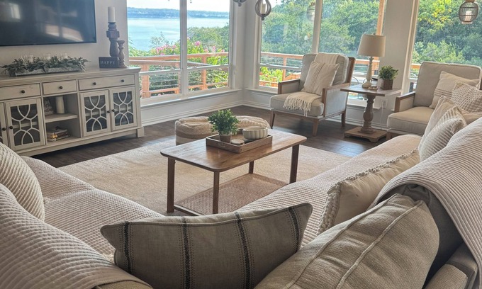 Belton Casa | Lake Belton Getaway- Sleeps 12