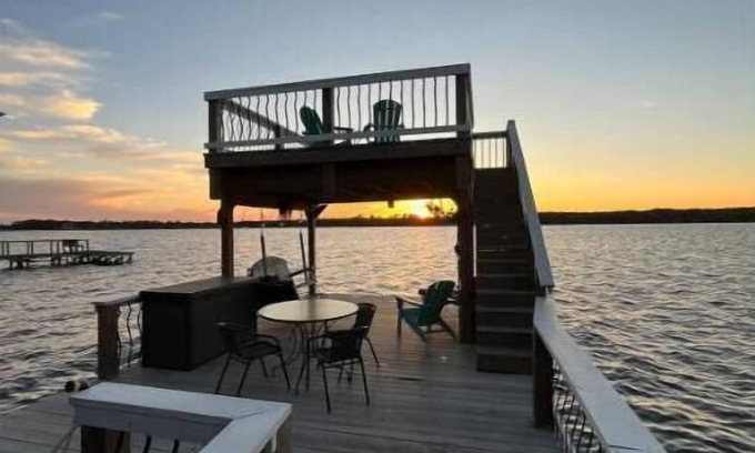 Cordele Casa | Lake Blackshear House literally over the water for stunning views!