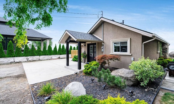 Leamington Casa | Lake Bliss Cottage on the Lake
