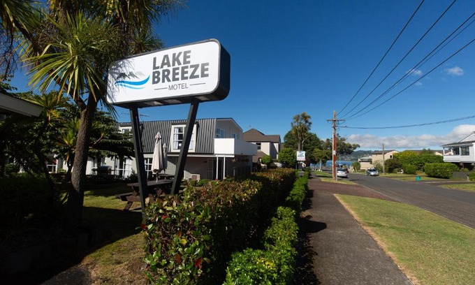 Taupo Hotel | Lake Breeze Motel