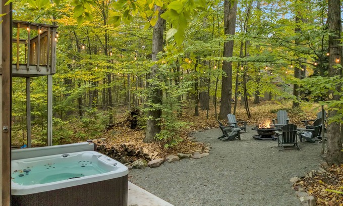 Thornhurst Chalet De Esquí | Lake Chalet w/Hot Tub, Pool Table & Fire Pit