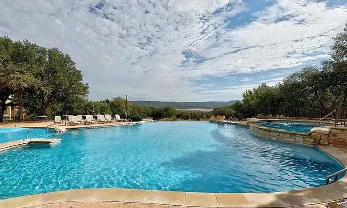 Jonestown Condominio | Lake Condo - Beautiful views, pools, pickle ball, trails, and more!