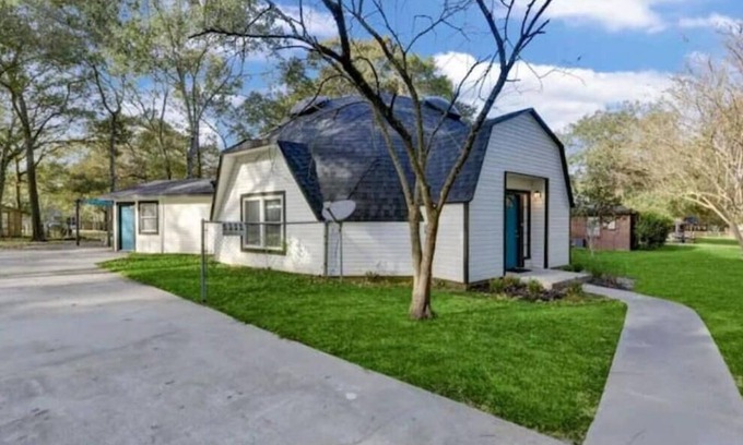 Montgomery Casa | Lake Conroe Dome Home - 1.5 miles to Lake Conroe. Pet Friendly.