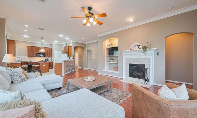 Conroe Casa | Peaceful Exec Home w Office Near Everything