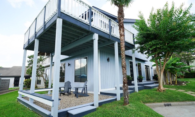 April Sound Casa | Lake Conroe Retreat. Stunning Views & Private Deck