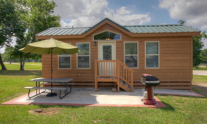Willis Complejo | Lake Conroe Two-Bedroom Cabin 13