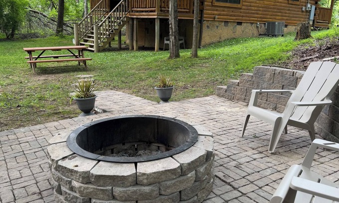 Monticello Cabina | Lake Cumberland / Conley Bottom area-Log Cabin Rental, Private, Lake Access .25 Mi