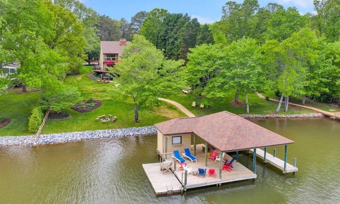 Smith Mountain Lake Casa | LAKE Dancing Water! Sleeps 10, Private dock!