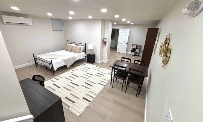 Erie Apartamento | Lake Erie Getaway - Cozy Modern Studo