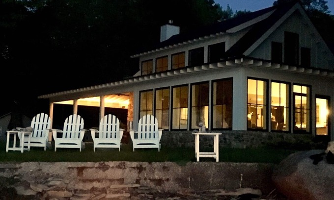 North East Cabaña | Lake Erie Lakefront Cottage construido a medida