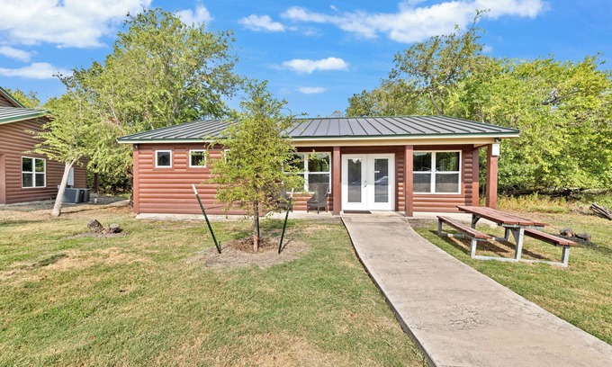 Frisco Casa | Lake Escape - 14 Person Bunkhouse