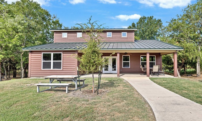 Frisco Casa | Lake Escape - 20 Person Bunkhouse